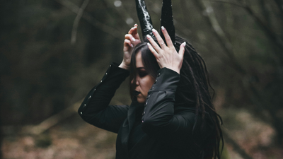 Die Weste als Bühnenkostüm – gothic Eleganz auf der Theaterbühne