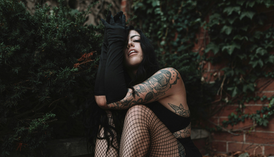 Wie kleidet man sich im Gothic-Stil?